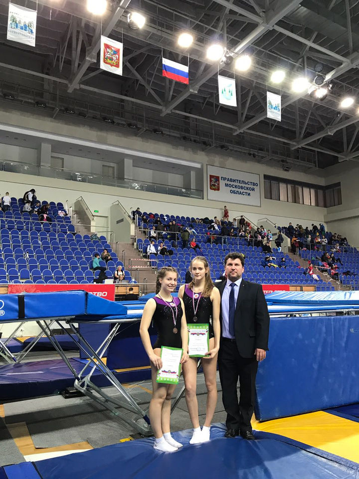В синхронных прыжках на батуте гимнастка Майя Аверина и ее напарница из Ярославля Екатерина Лихоманова заняли 3 место на первенств
